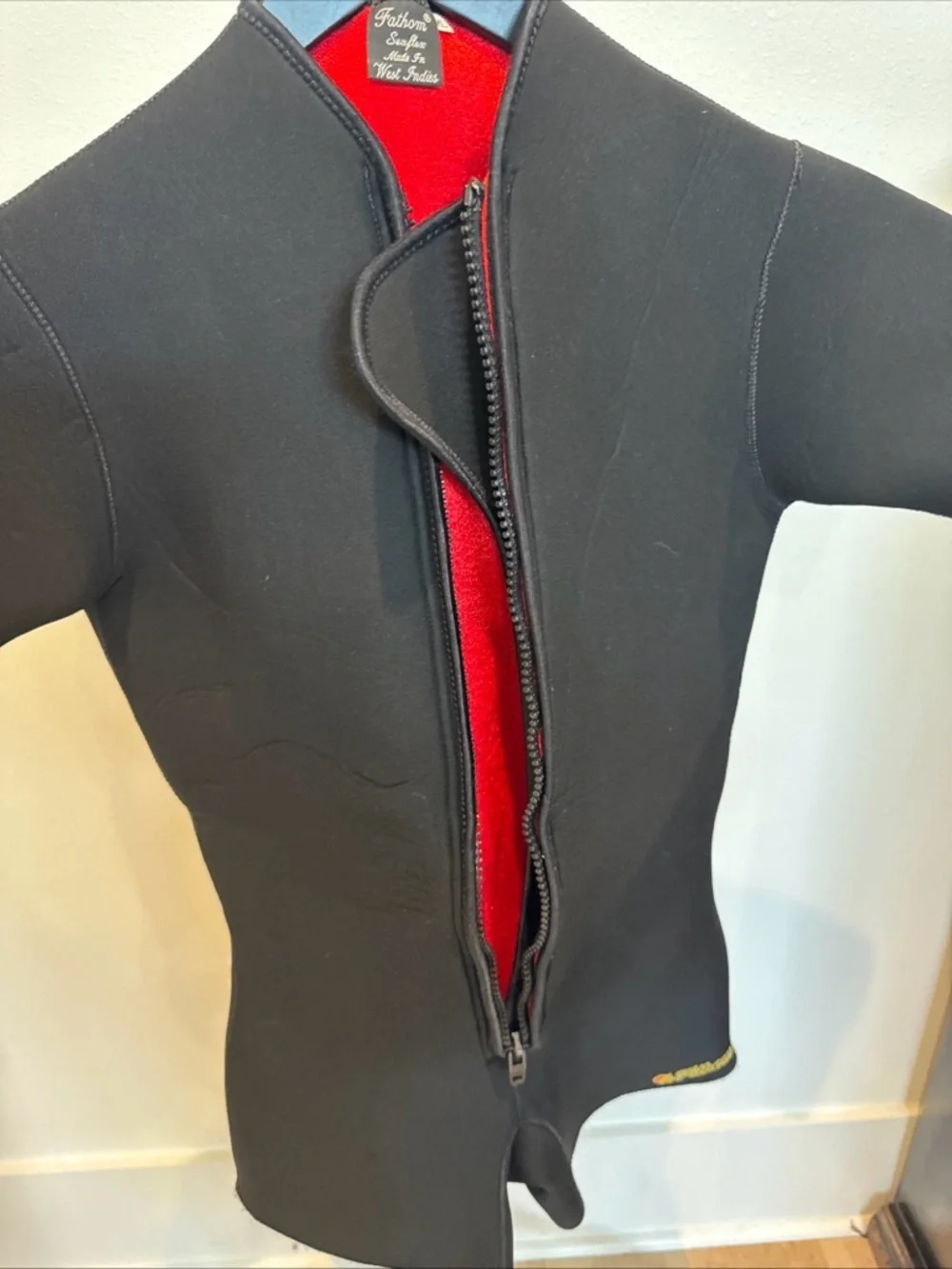 Fathom‎ Seaflex Neoprene Top with Red Interior